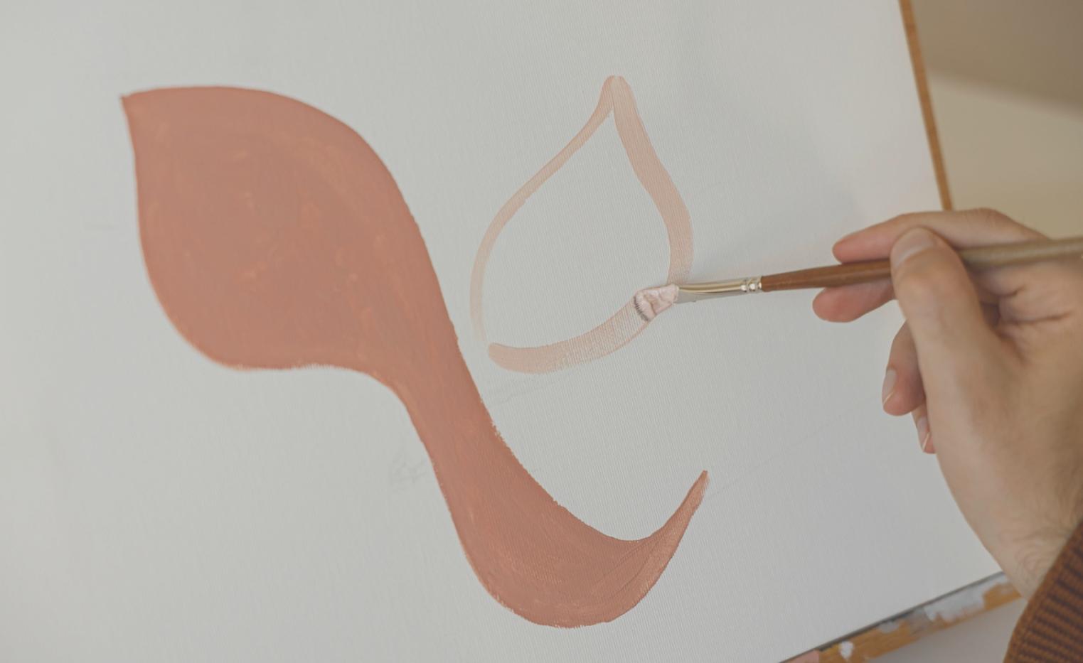 Studenti al lavoro su illustrazioni fantasy durante una lezione pratica